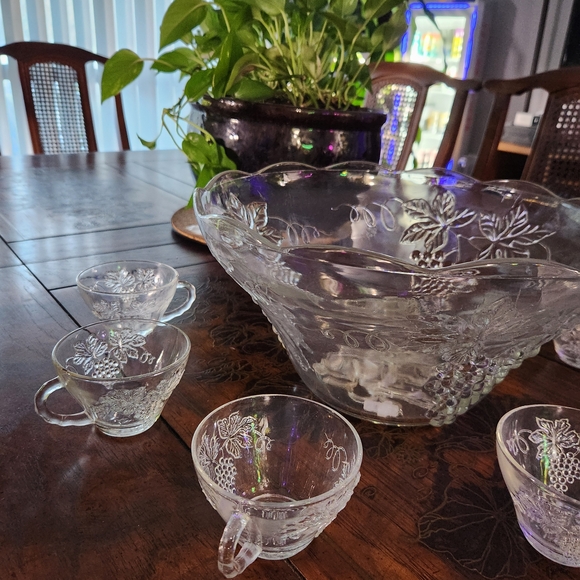Elegant Glass Punch Bowl Set with 6 Cups - Picture 2 of 5